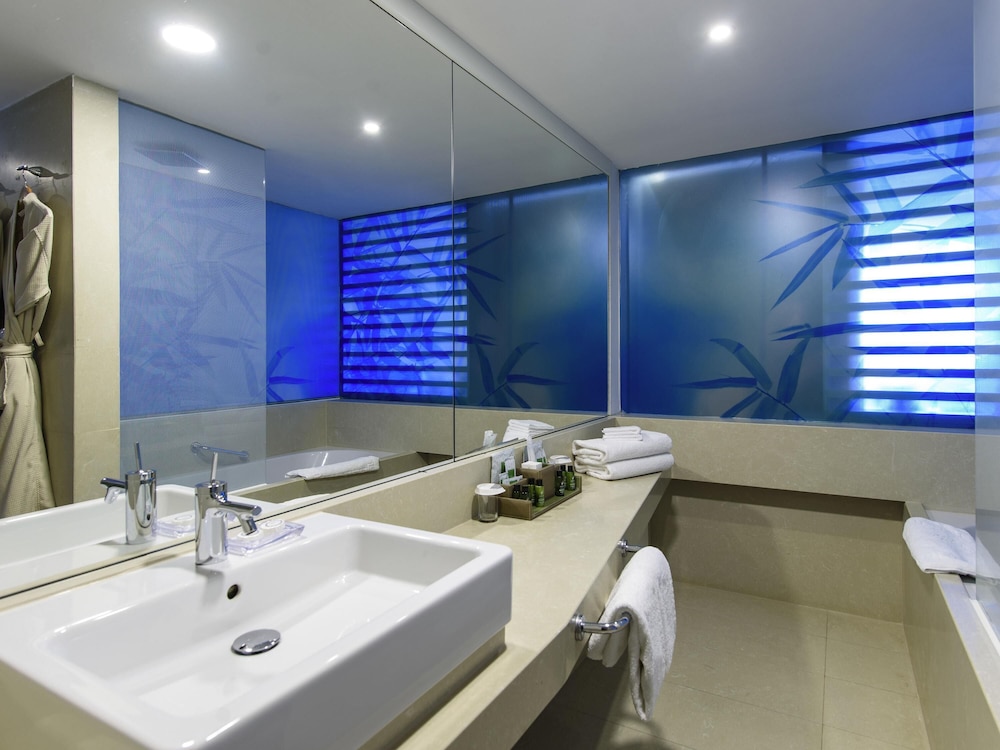 Superior Room, 1 King Bed, Garden View