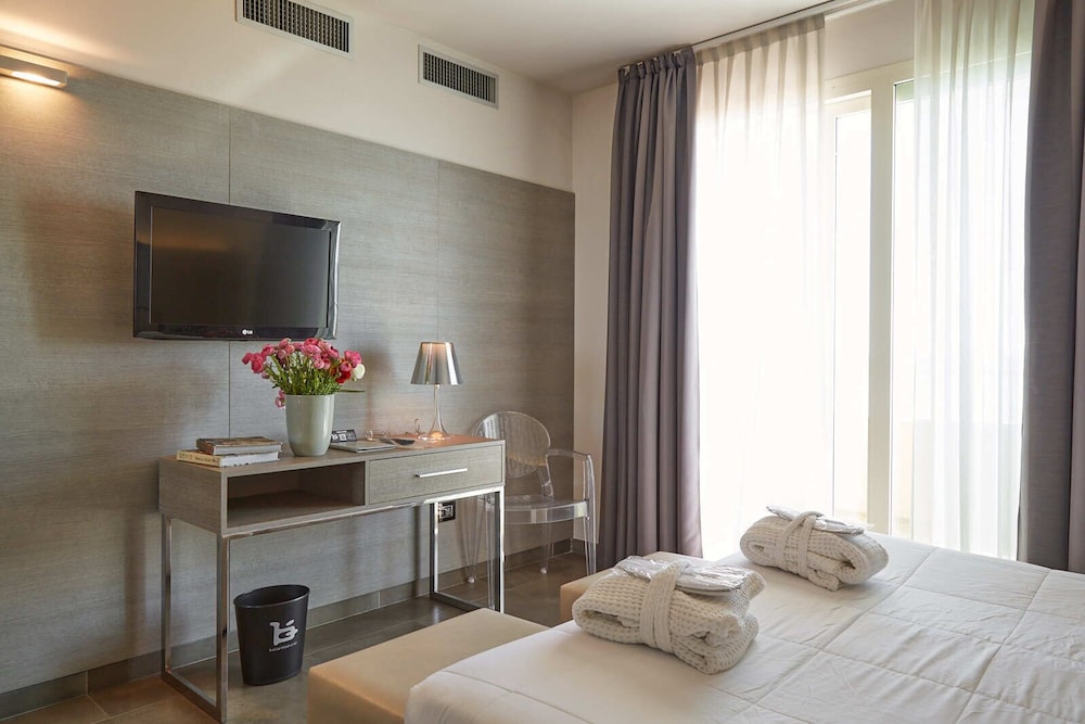 Deluxe Double Room, Terrace, Sea View photo 1