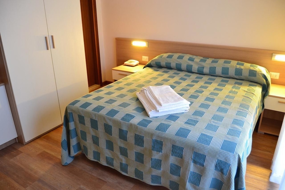 Double or Twin Room, Terrace, Sea View photo 2