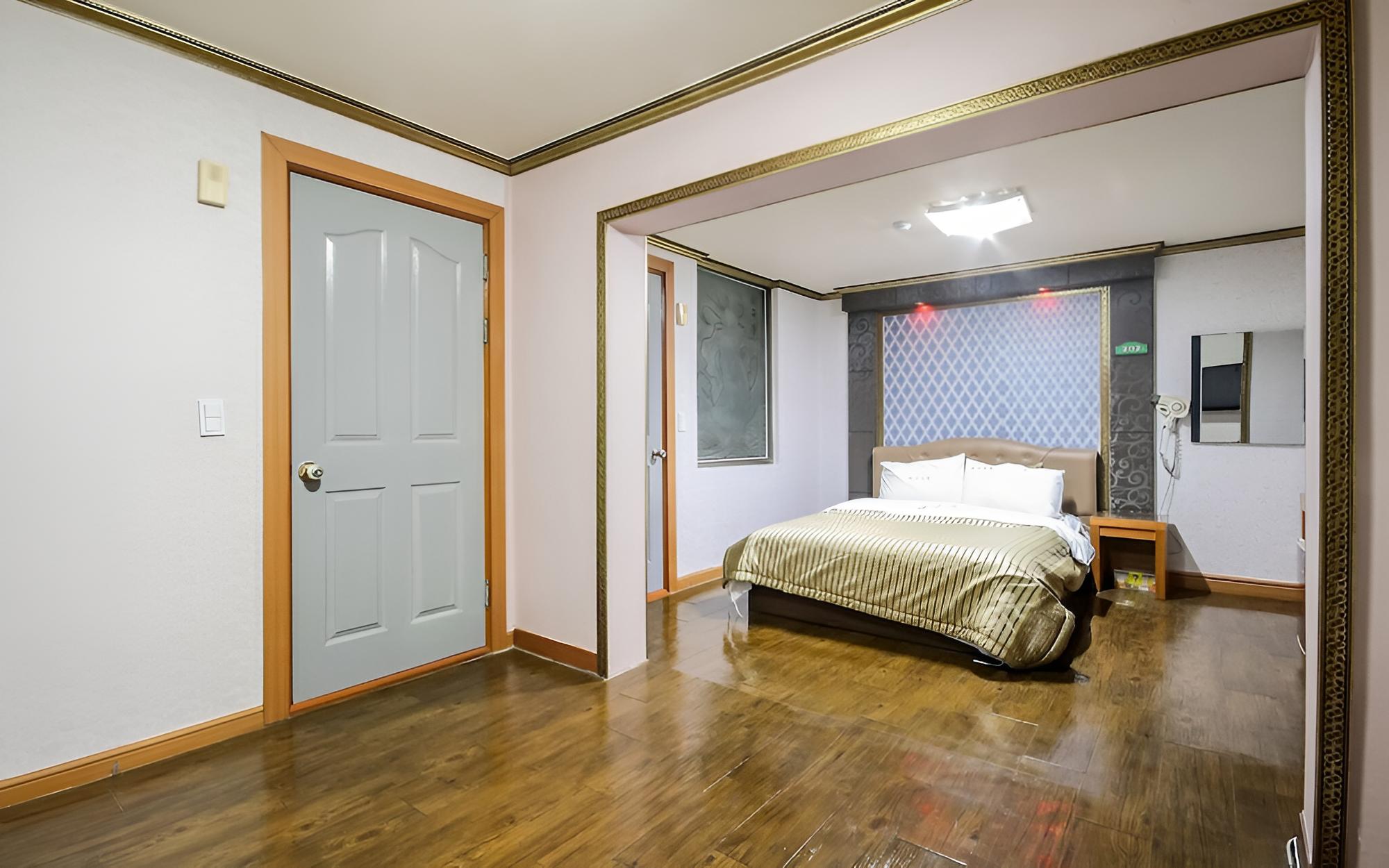 Room (Special room (family room))