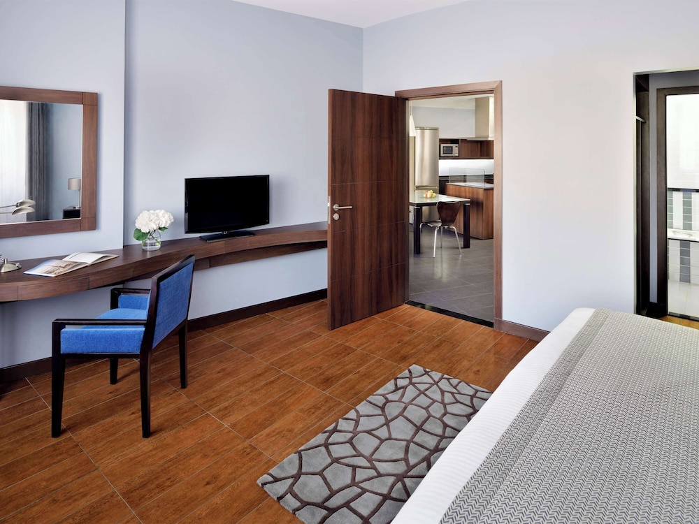 Superior Room, 1 King Bed photo 3