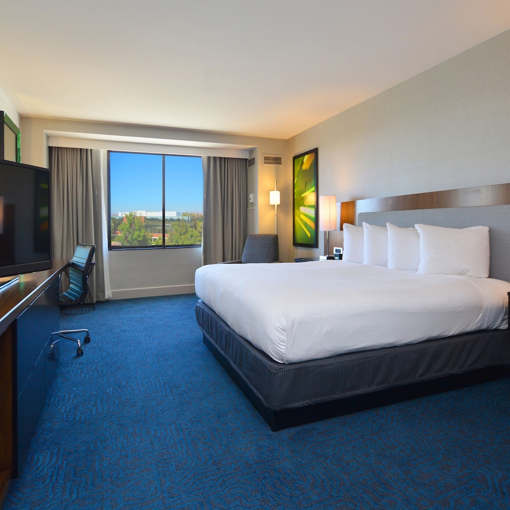 Room, 1 King Bed (Tower Room) - Photo 2