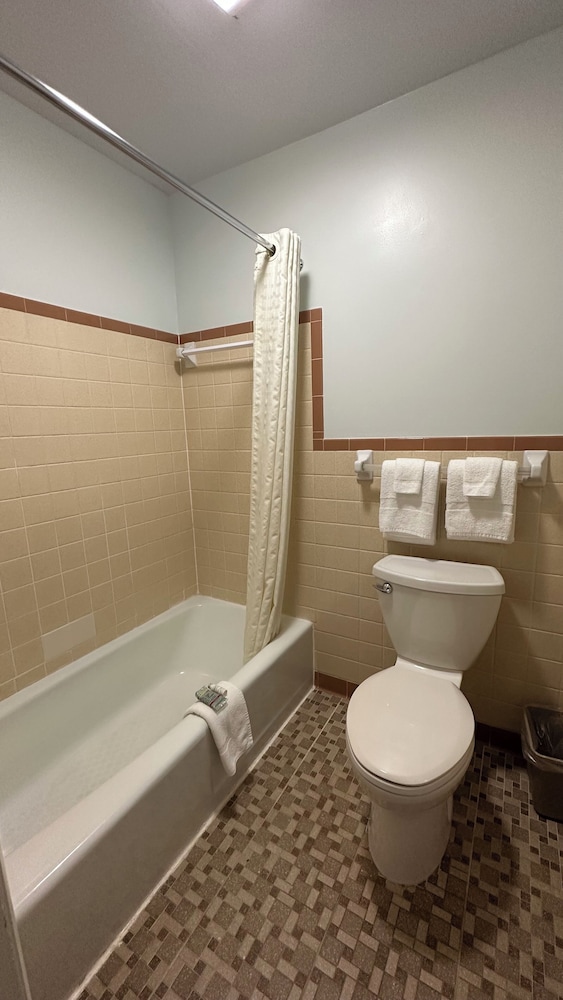 Standard Room, 1 King Bed - Photo 2