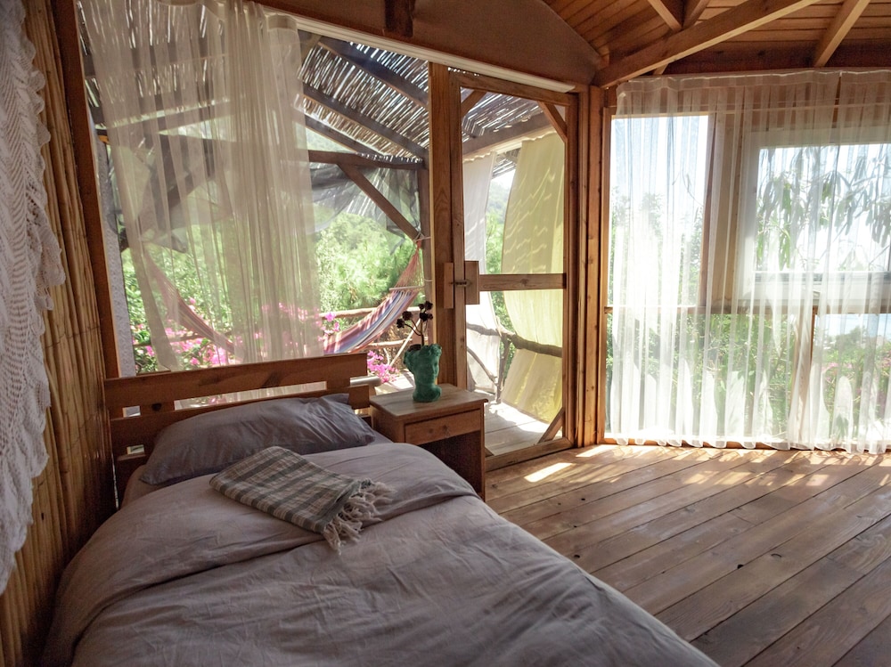 Bungalow (Multiple Beds for 3 guests, BLUES)