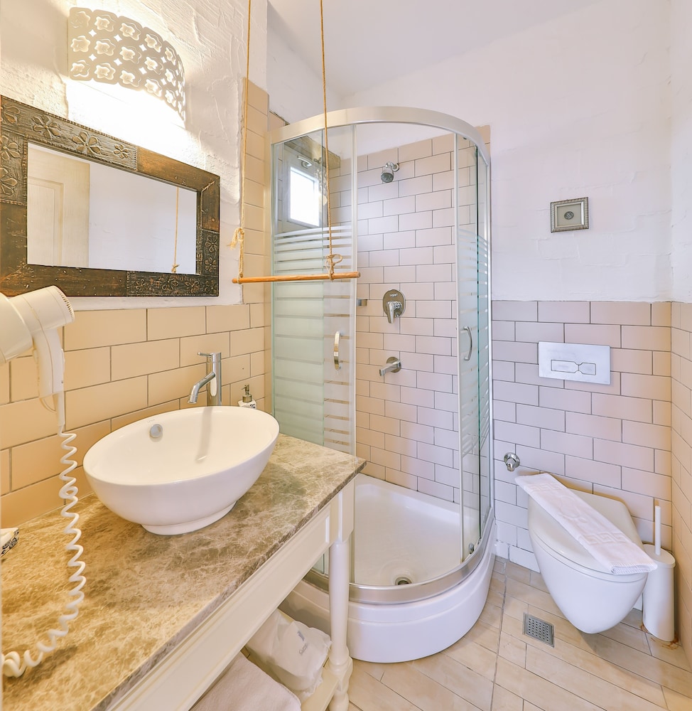 Deluxe Room, Jetted Tub photo 3