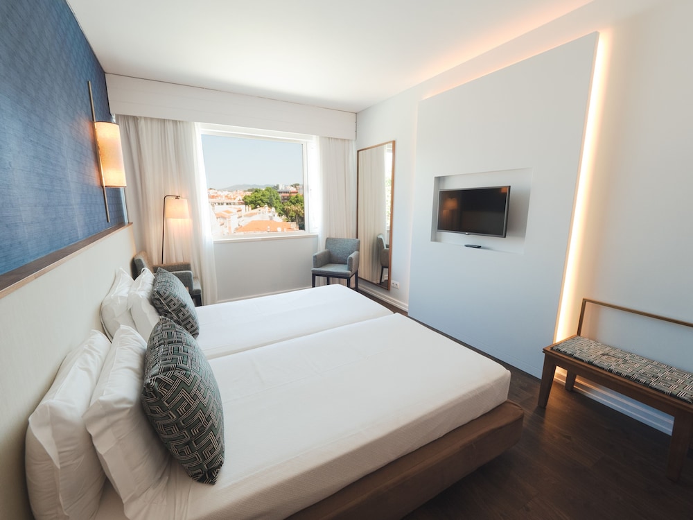 Superior Twin Room, City View photo 3