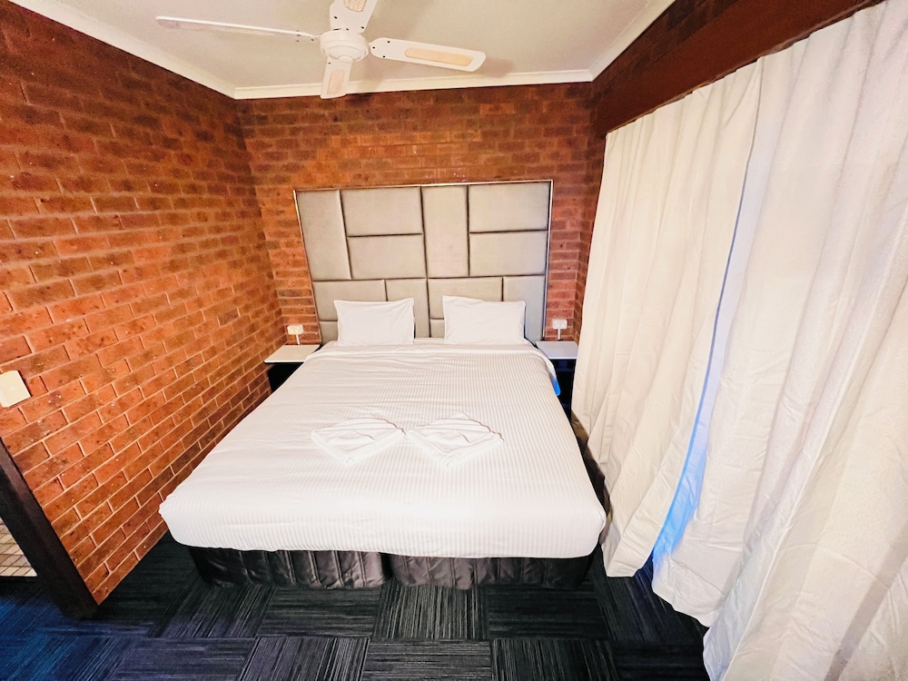 Queen Room photo 1