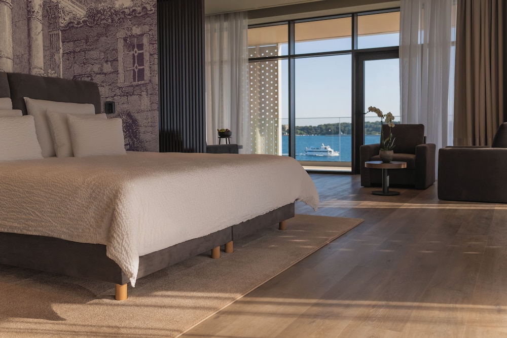 Deluxe Studio Suite