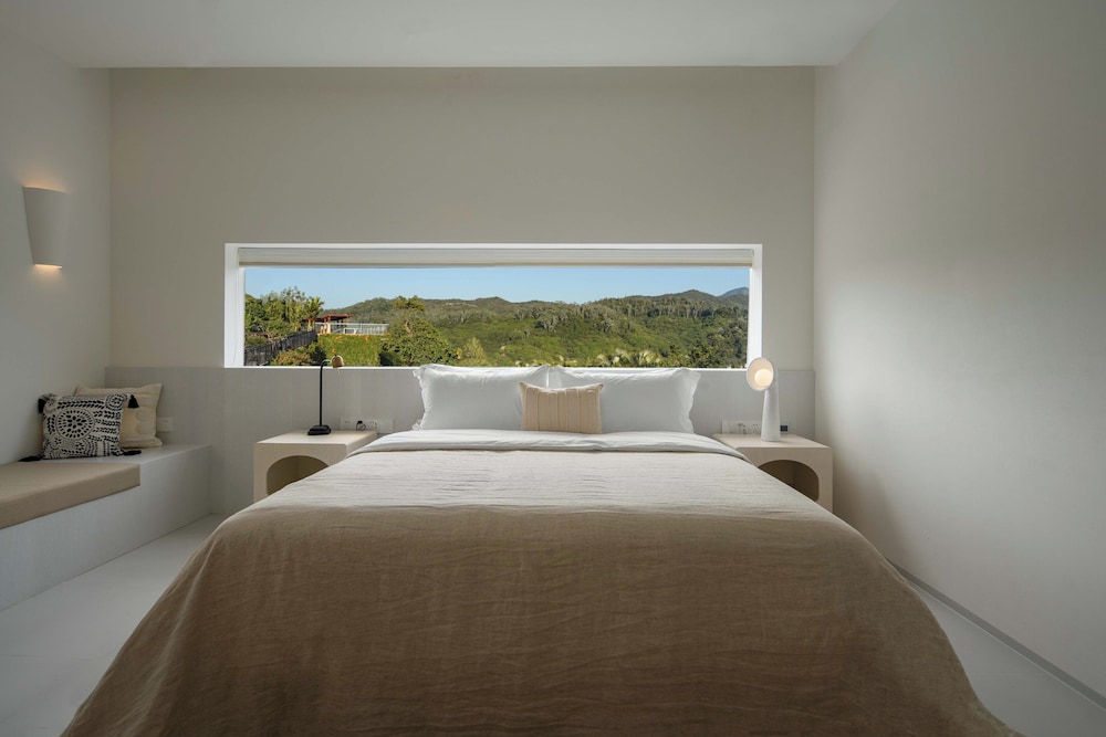 Basic Double Room, 1 Queen Bed, Courtyard View