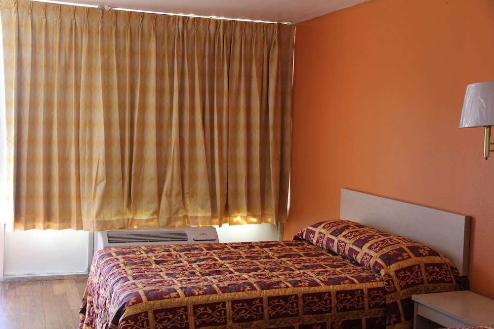 Room, 1 King Bed photo 2