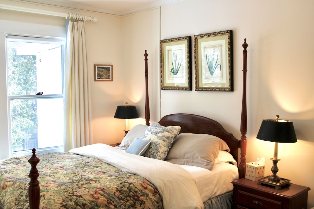 Standard Room, 1 Queen Bed, Non Smoking (Blue and White) photo 1