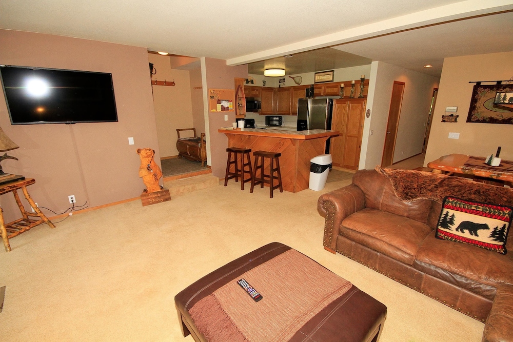 2-Bedroom Condo Near Center of Town photo 3