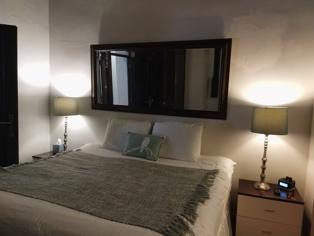 First Class Suites - Photo 3