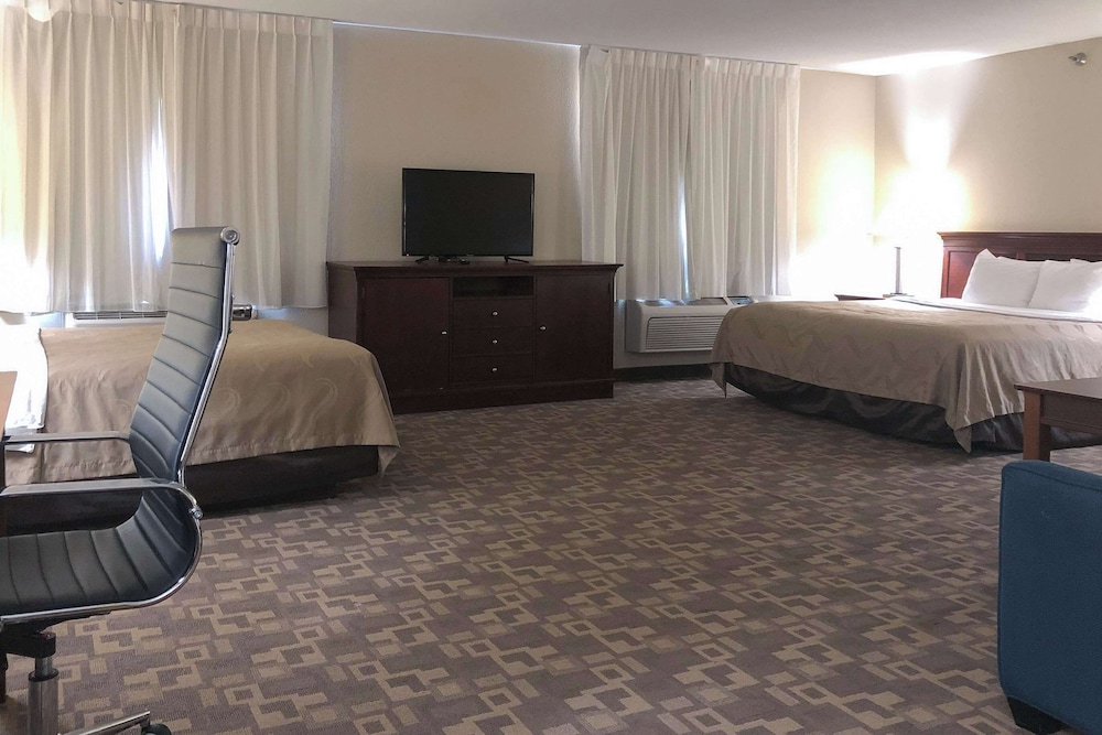 Suite, Multiple Beds, Non Smoking - Photo 1