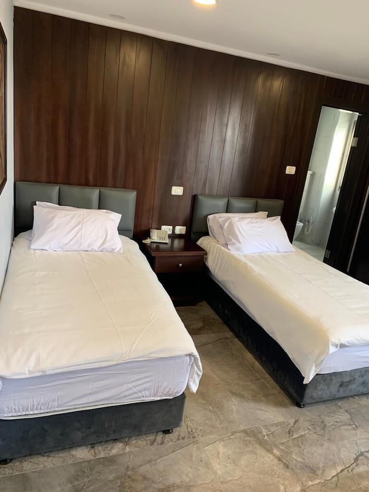 Premium Double Room - Photo 12