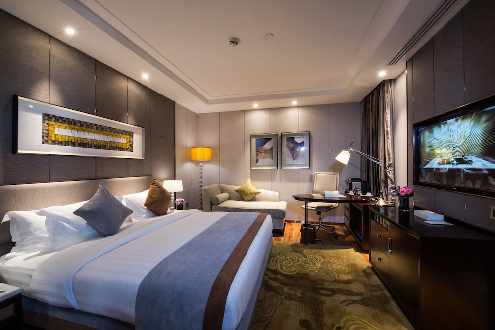Junior Suite, 1 Bedroom - Photo 2