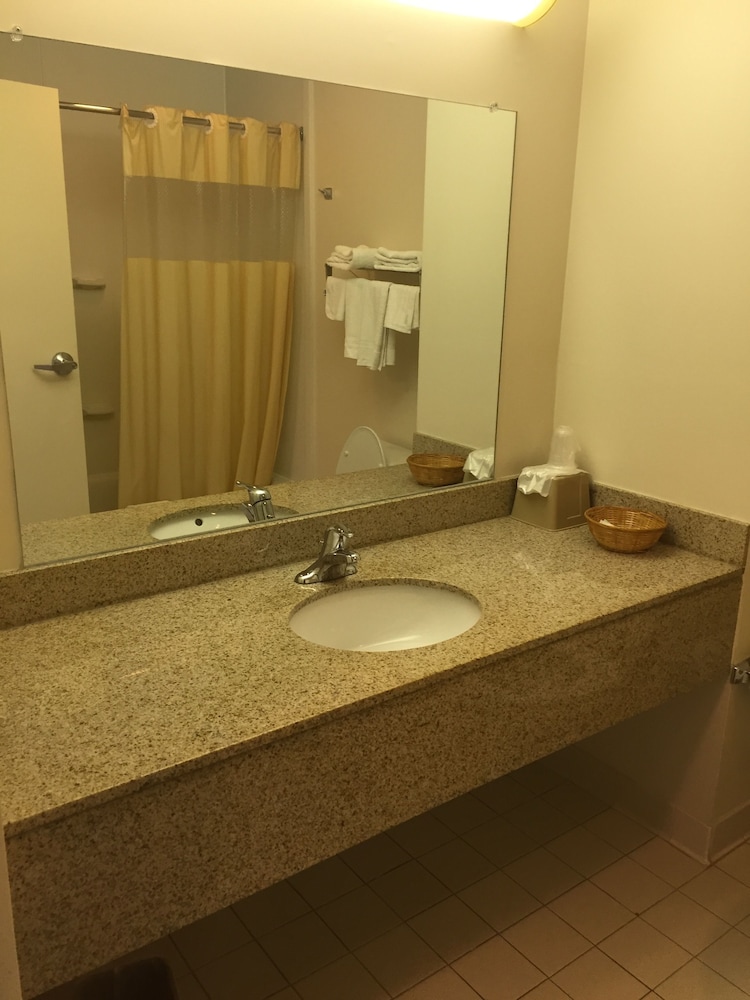 Standard Room, 2 Queen Beds photo 3