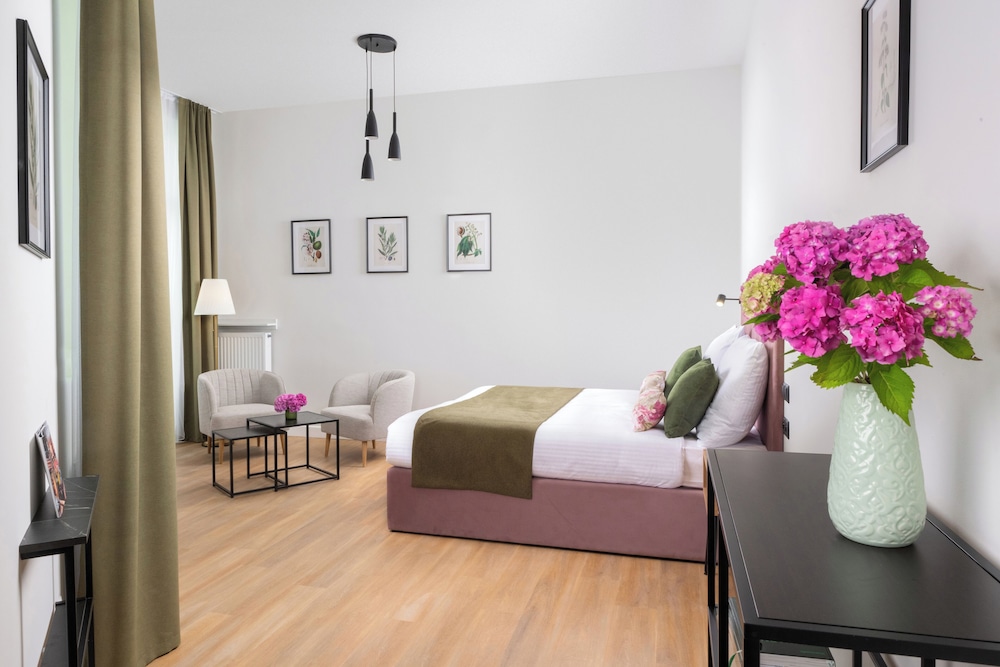 Premium Apartment - Photo 13