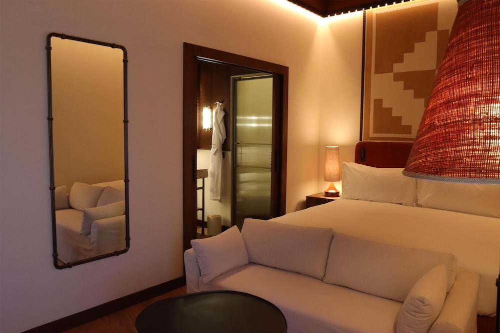 Room, 1 King Bed, Balcony (Pachacamac)