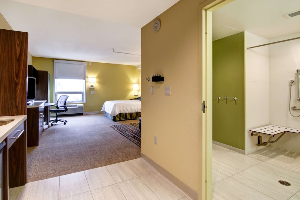 Studio, Accessible, Non Smoking (Roll-in Shower)