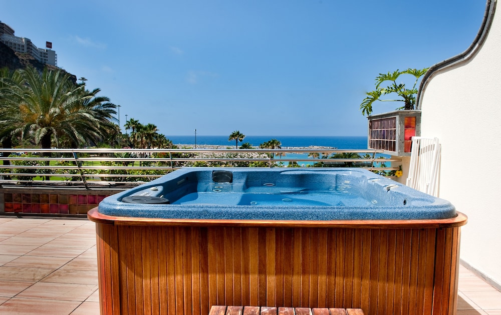 Junior Suite, 2 Bedrooms, Hot Tub, Beach View