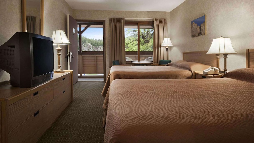 Room, 2 Queen Beds, Mountain View, Mountainside photo 1