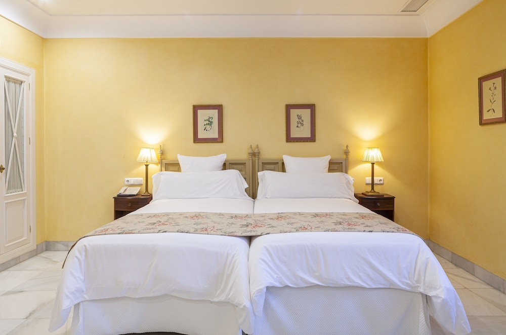 Junior Suite (3 Adults) - Photo 7