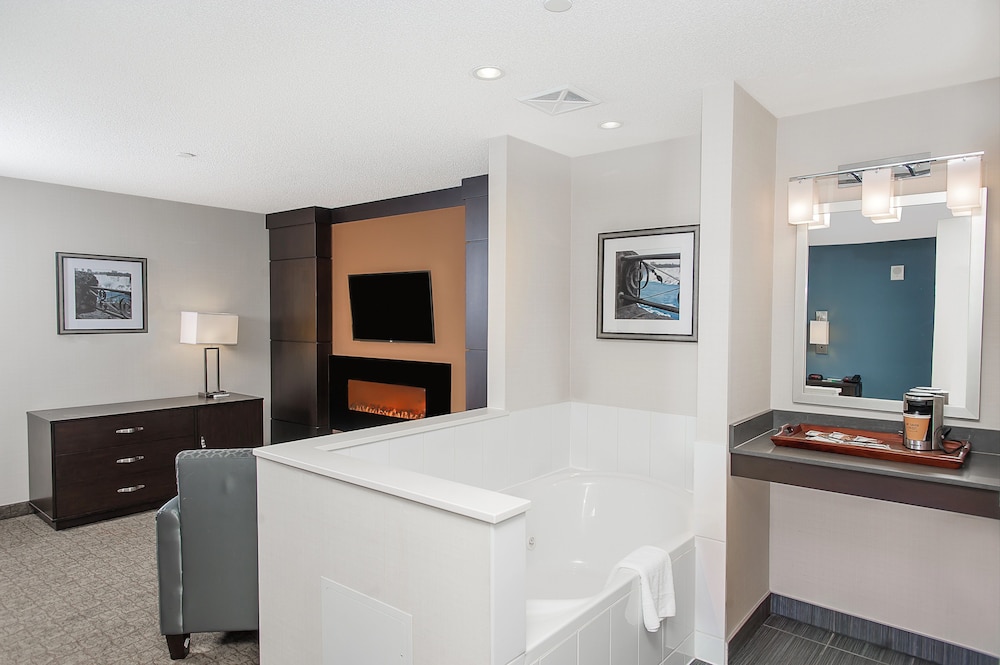 Presidential Suite, 1 King Bed, Non Smoking, Jetted Tub, photo 6