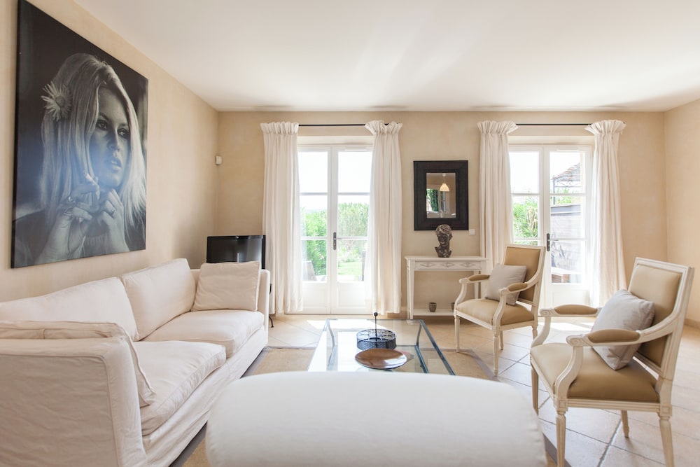 Superior House, 2 Bedrooms, Ensuite (M72)