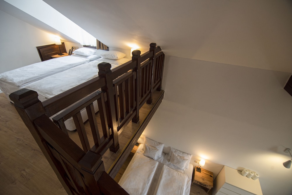 Gallery Quadruple Room