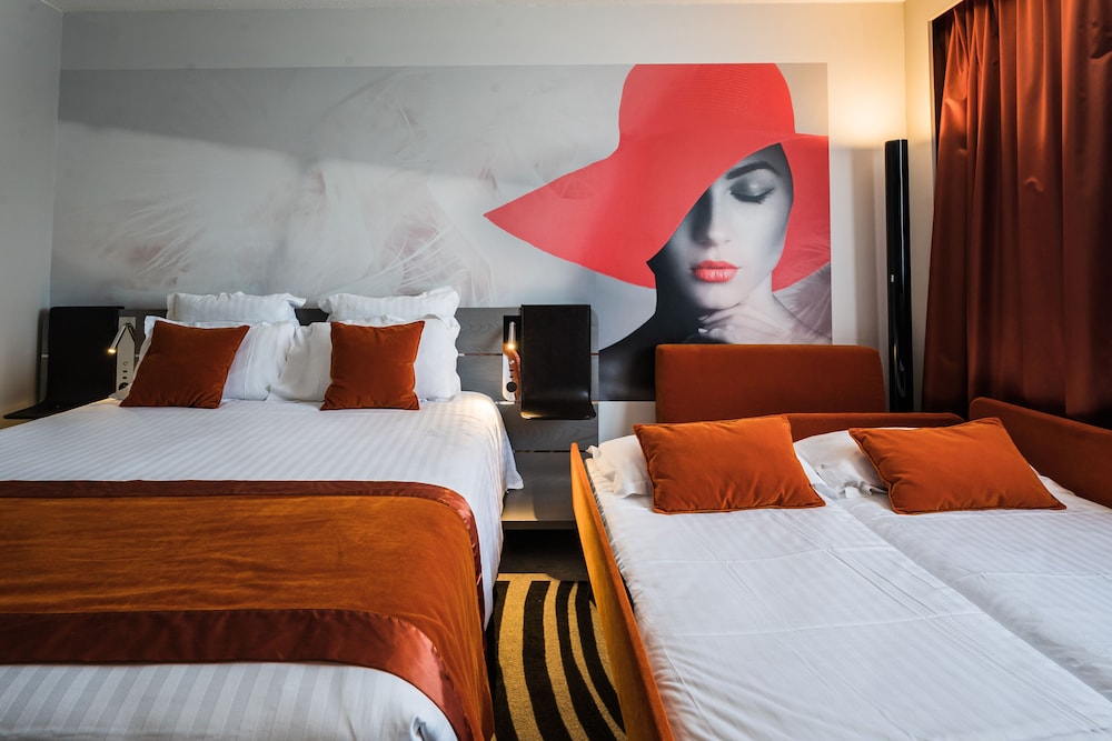 Classic Room, Multiple Beds - Photo 2