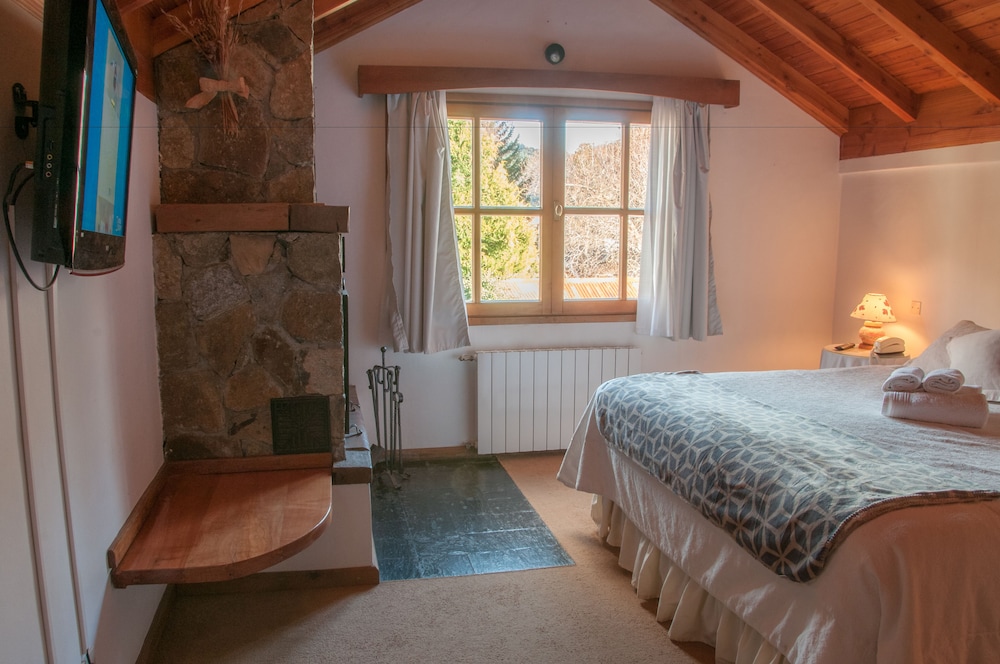 Suite, Fireplace photo 1