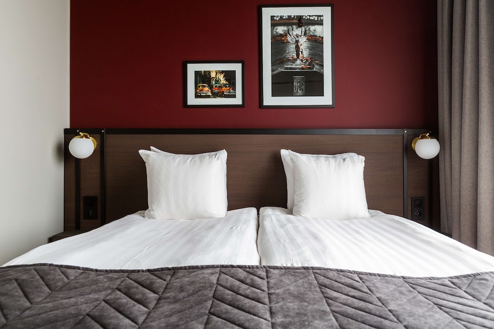 Standard Room, 1 Queen Bed, Non Smoking - Photo 4