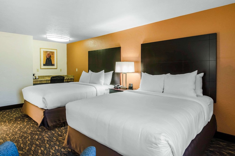 Standard Room, 2 Queen Beds, Non Smoking - Photo 3