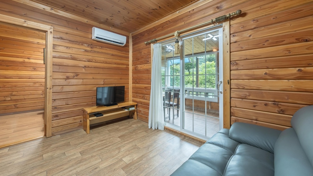 Basic Room, 1 Bedroom (Yellow-3) - Photo 1
