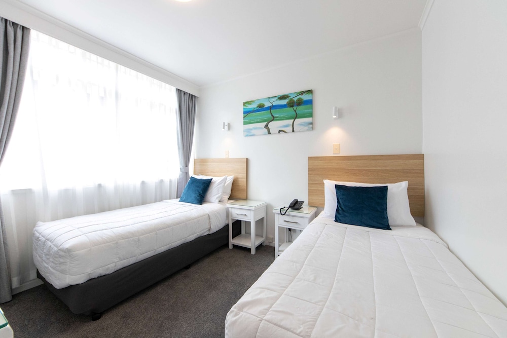 Family Suite, 1 Bedroom, Kitchenette, Garden View (Unit 1)