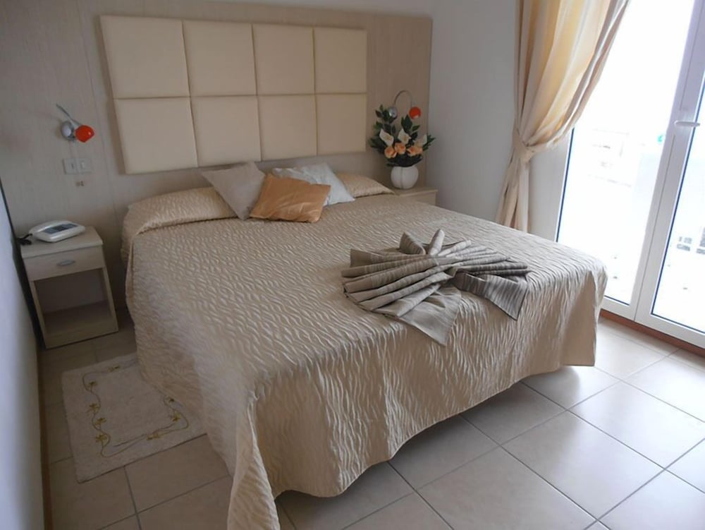 Double Or Twin Room photo 2