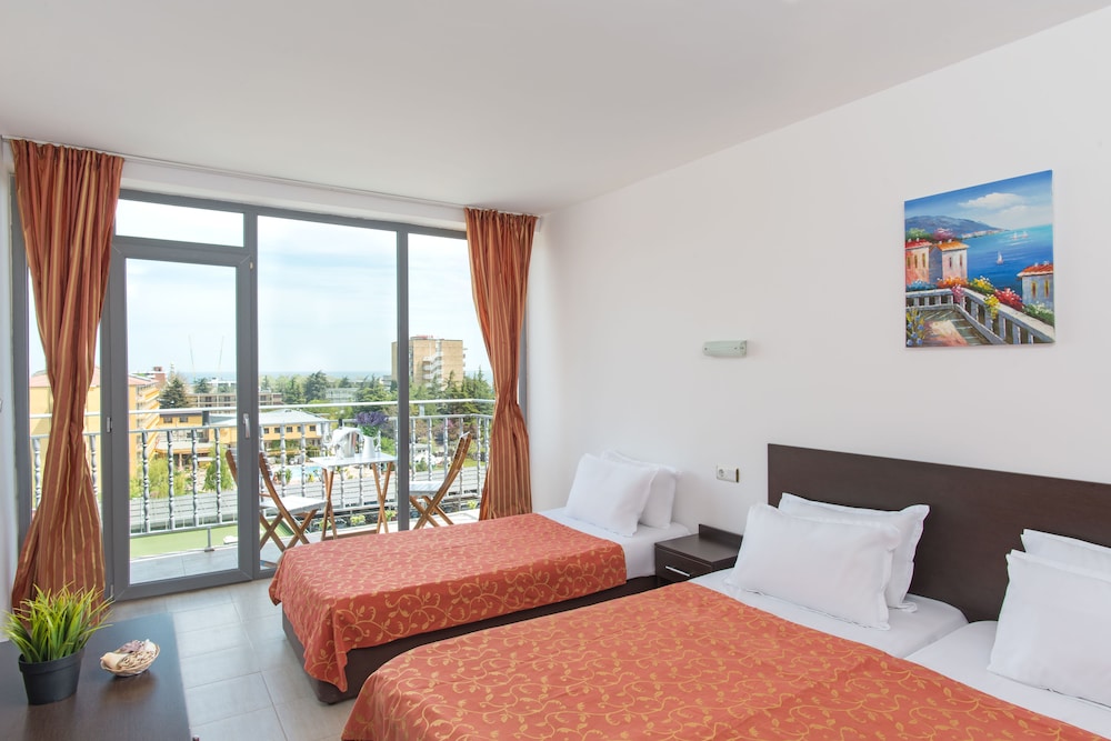 Triple Room, Balcony