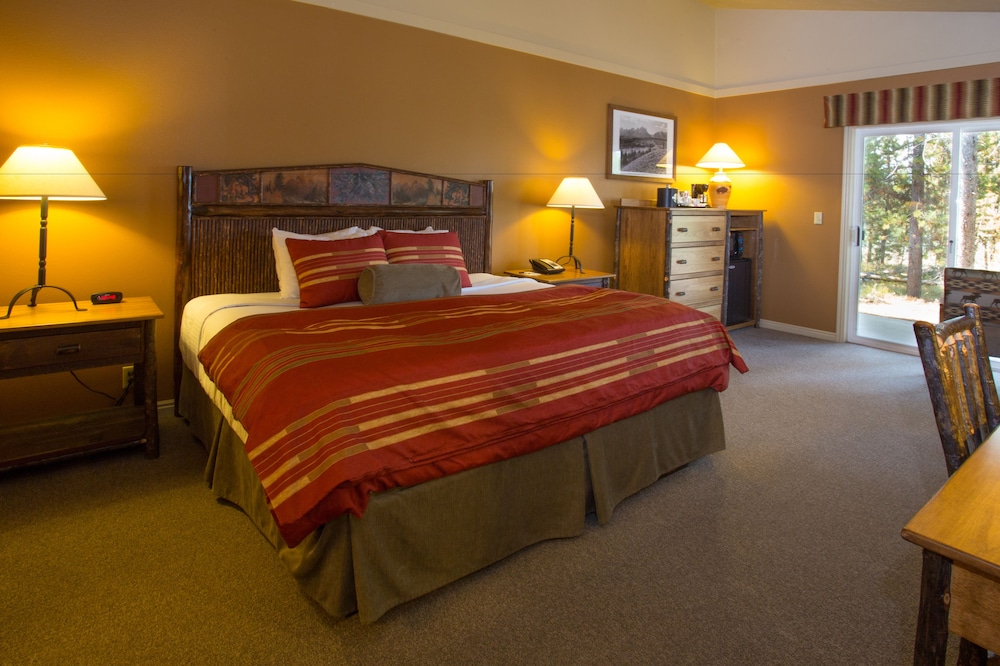 Premium Cabin, 1 King Bed photo 2