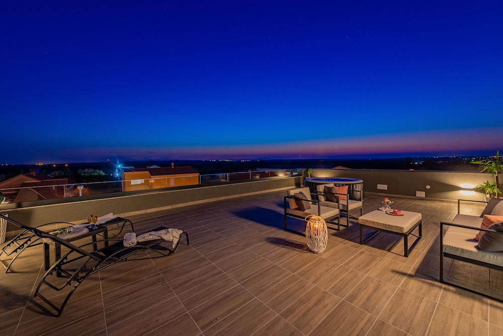 Villa, 5 Bedrooms, Private Pool, Mountain View photo 2