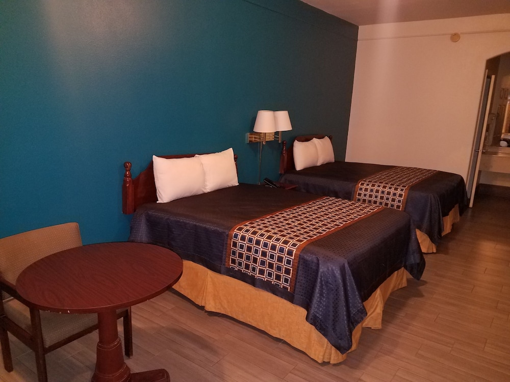 Deluxe Room, 2 Queen Beds, Refrigerator & Microwave photo 1