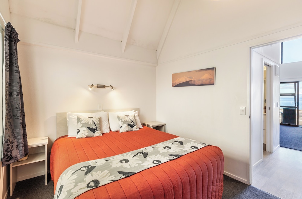 Superior One Bedroom Suite with Hot Tub