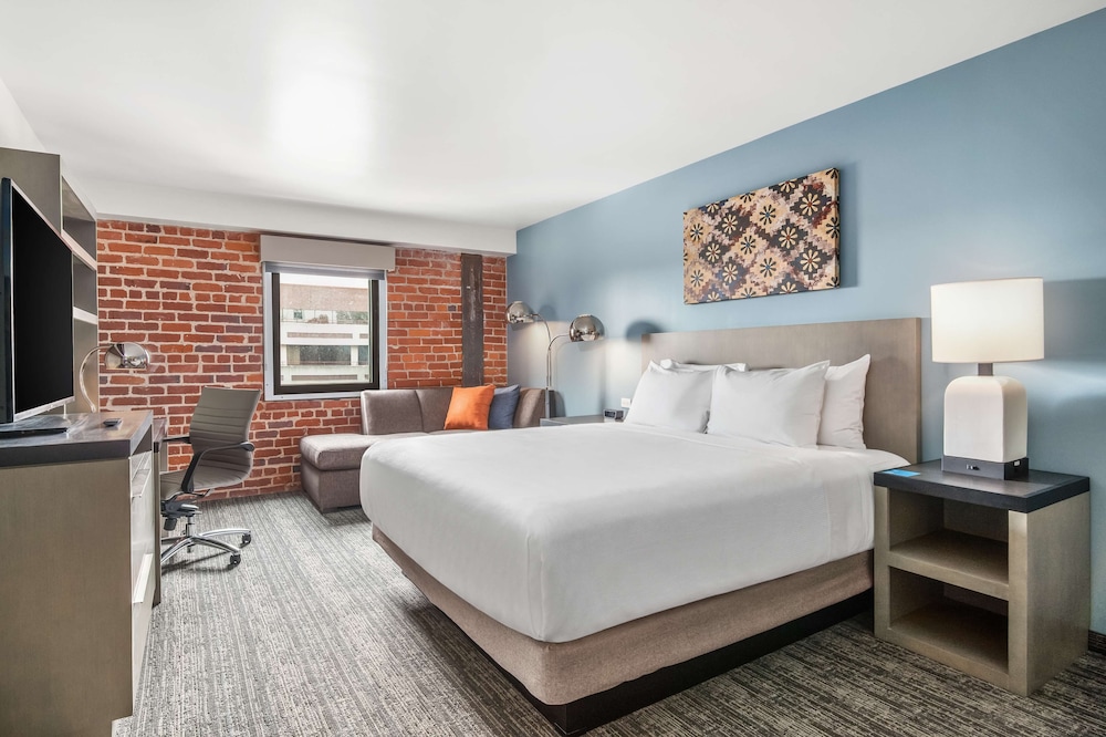 Room, 1 King Bed (High Floor, Den) - Photo 3