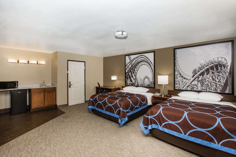 Suite, 2 Queen Beds, Non Smoking - Photo 1