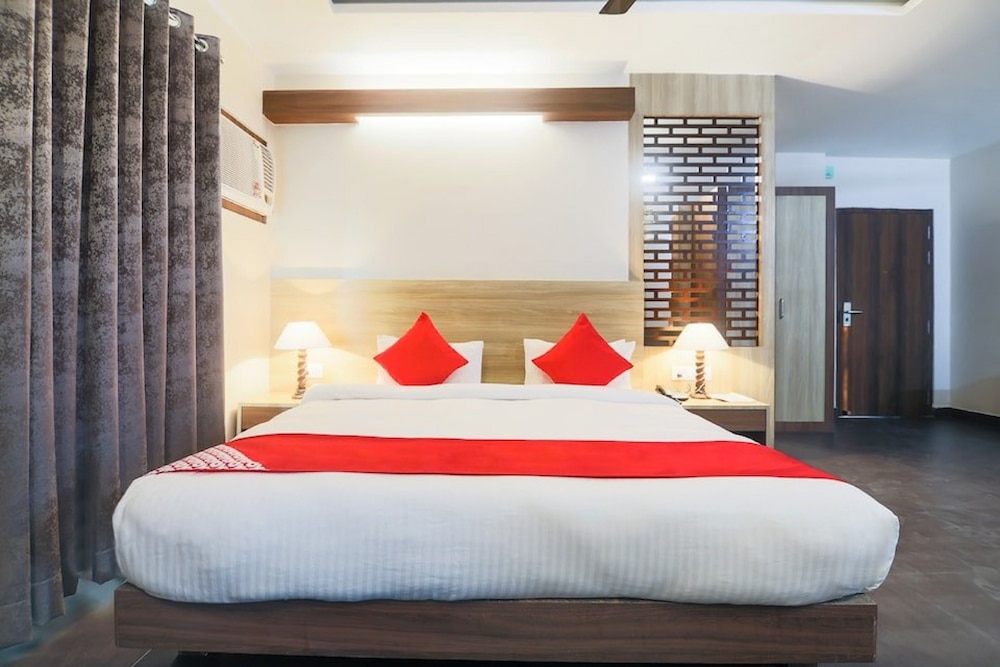 Luxury Double Room, 1 King Bed, Smoking, City View