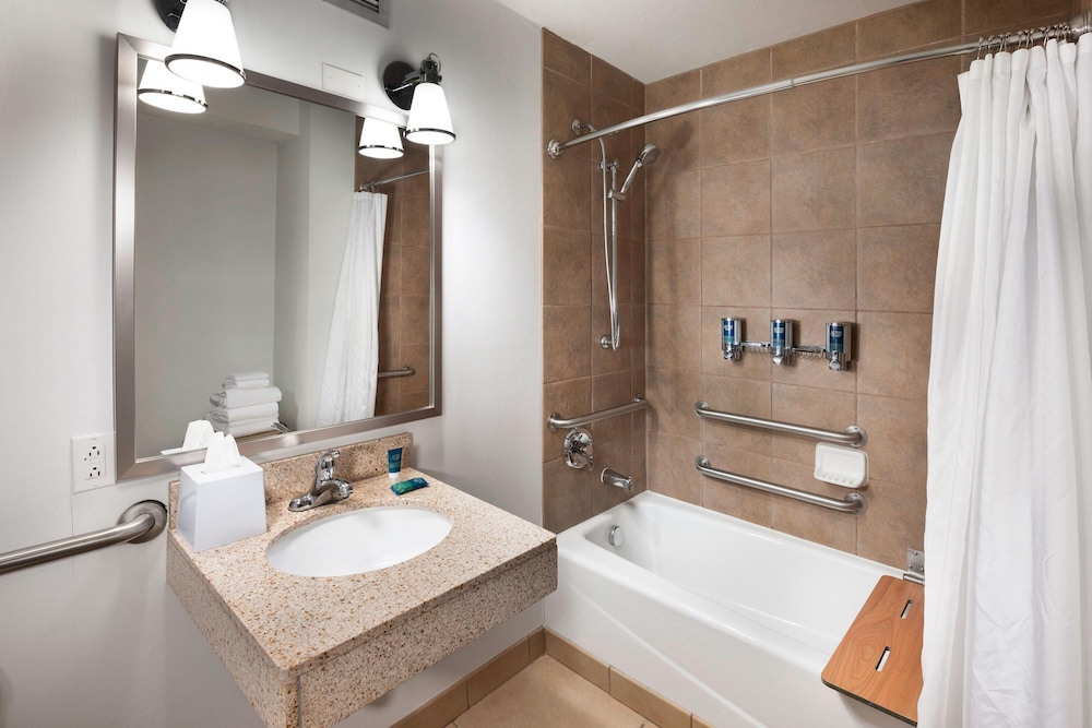 Room, 2 Queen Beds (Mobility Accessible, Tub) - Photo 5
