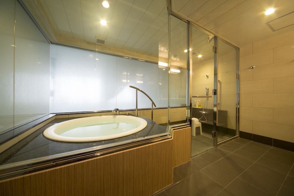 Premium Double Room (Room 805) - Photo 5