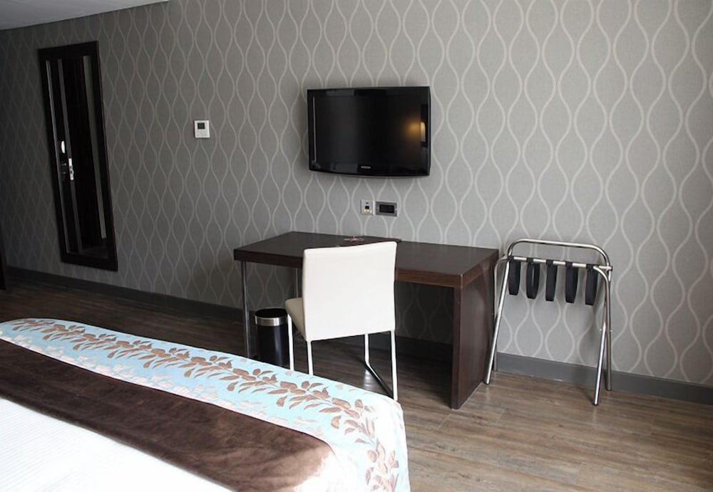 Standard Double Room - Disability Access - Photo 3