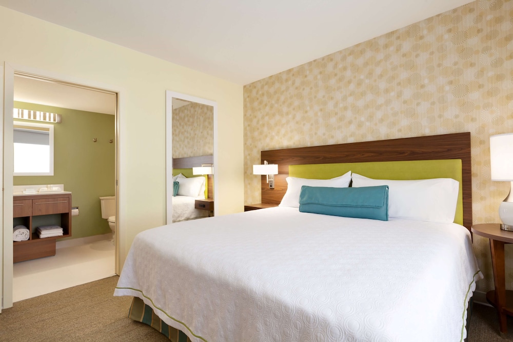 Suite, 1 King Bed with Sofa bed, Accessible, Non Smoking (One Bedroom, Bathttub) photo 3
