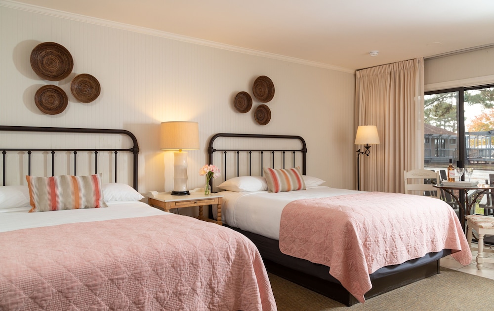 Deluxe Room, 2 Queen Beds photo 2
